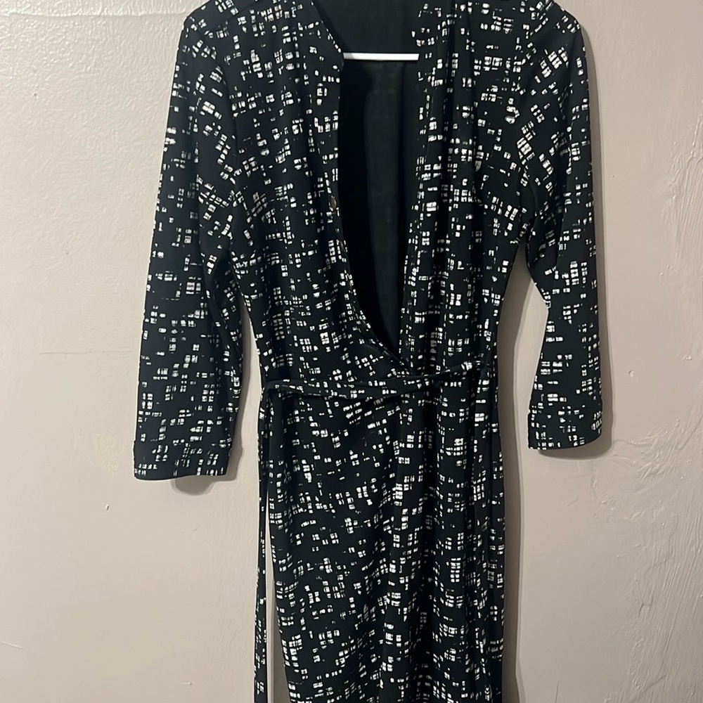The Limited - Vintage- Black and white tie waist snap front size small d…